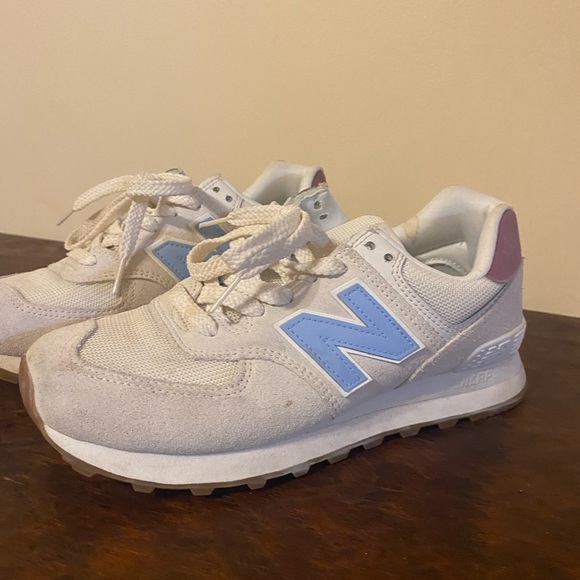 Cream and white new balance shoes - Picture 7 of 8